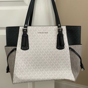 Like New Michael Kors purse! ❤️